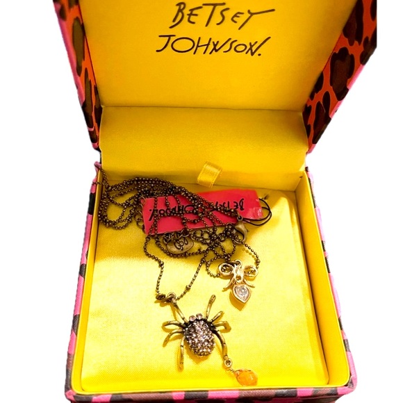 Betsy Johnson Spider jewelry Necklace I ❤️ SPIDERS - Crystal Heart & Spider NWT - Picture 9 of 13